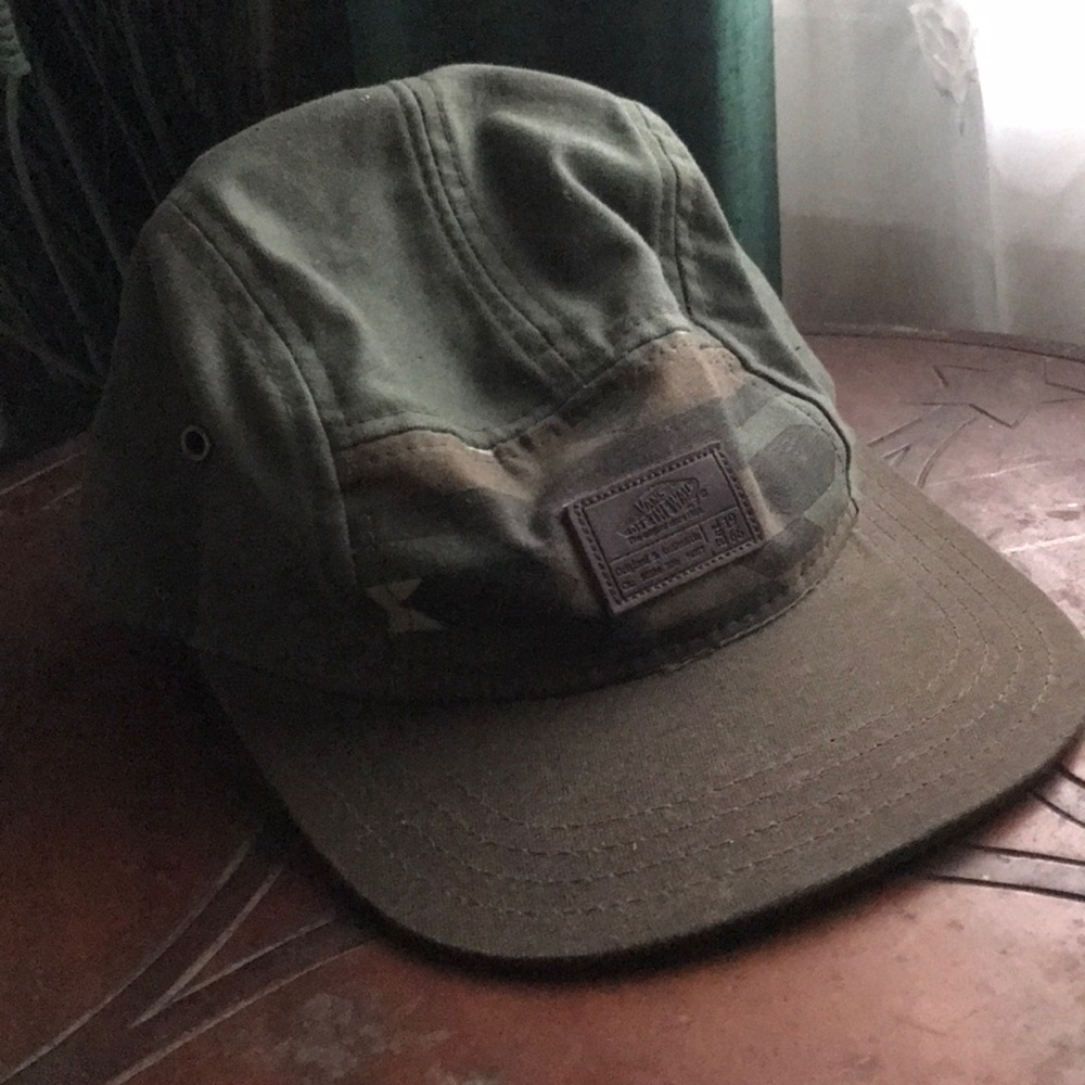 Vans off the wall hat